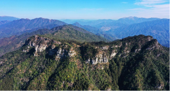 满目青山绿潮涌  农旅融合产业兴